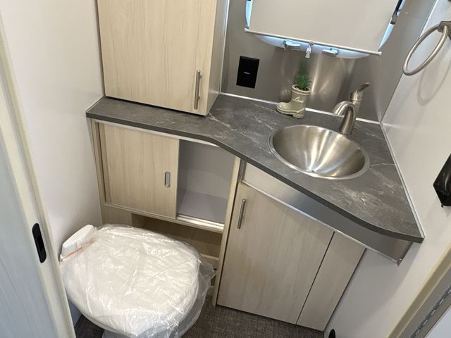 2026 Airstream 25FBT Base