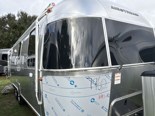 2026 Airstream 27FBQ Base