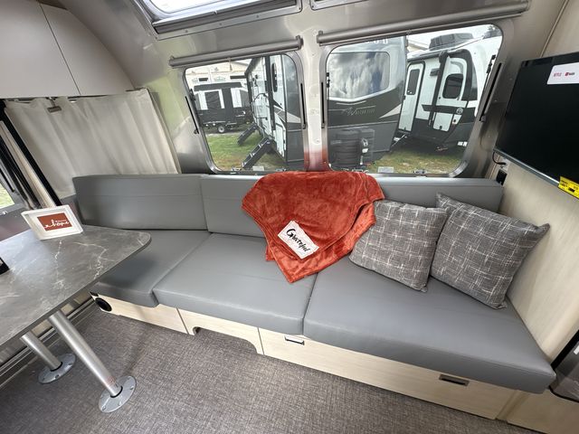 2026 Airstream 27FBQ Base
