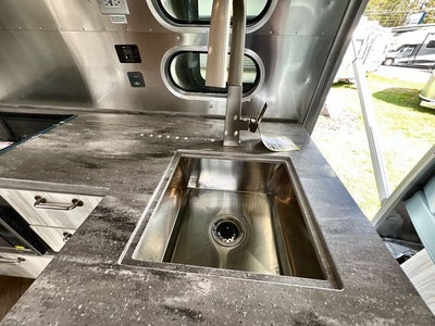 2025 Airstream 27FBQ Base