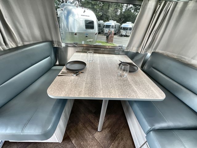 2025 Airstream 27FBQ Base