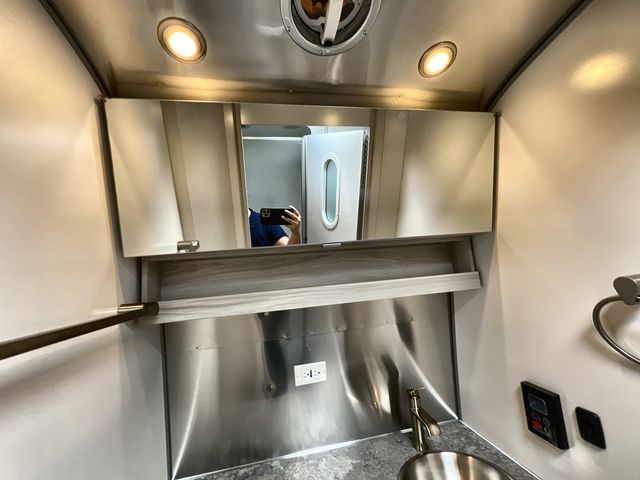 2025 Airstream 27FBQ Base