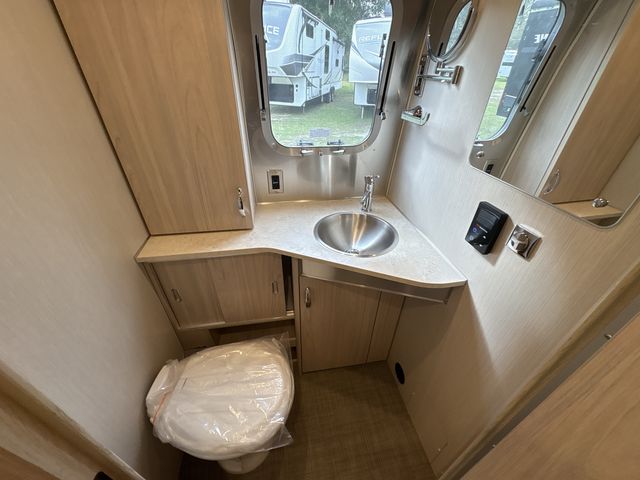 2026 Airstream 25FBQ Base