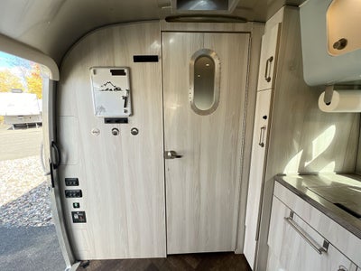 2022 Airstream 23FB Base