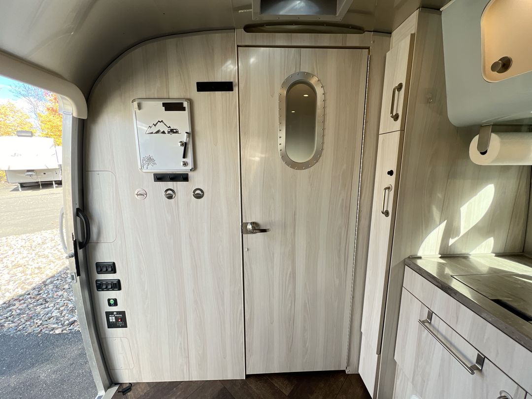 2022 Airstream 23FB Base