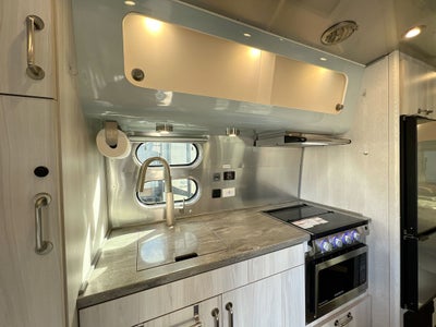 2022 Airstream 23FB Base