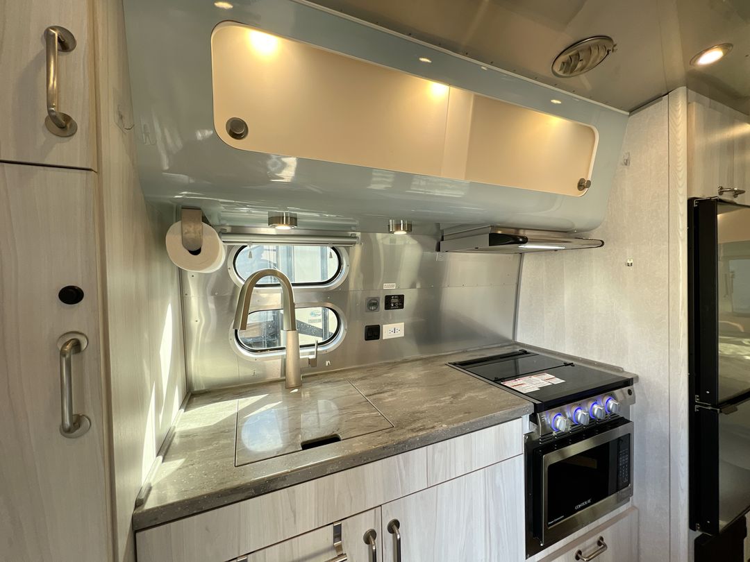 2022 Airstream 23FB Base