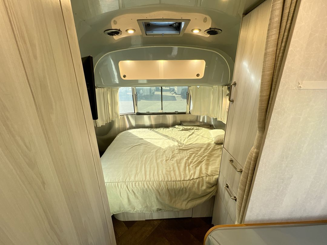 2022 Airstream 23FB Base