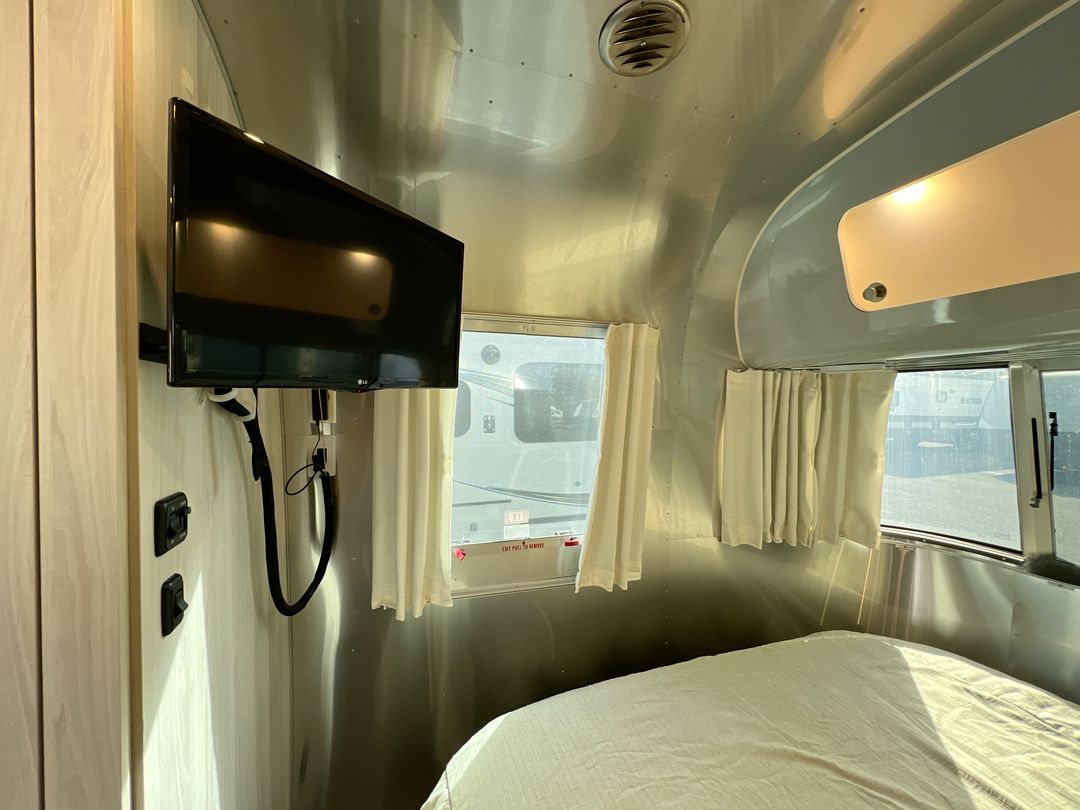2022 Airstream 23FB Base