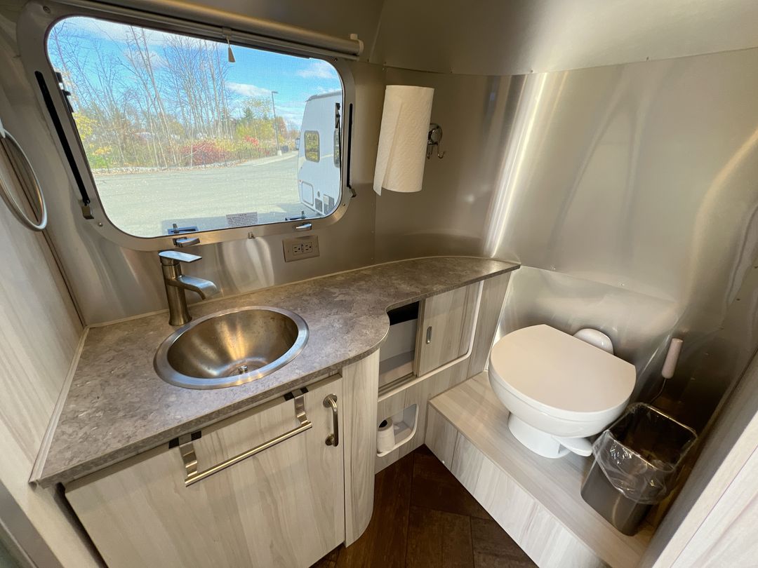 2022 Airstream 23FB Base