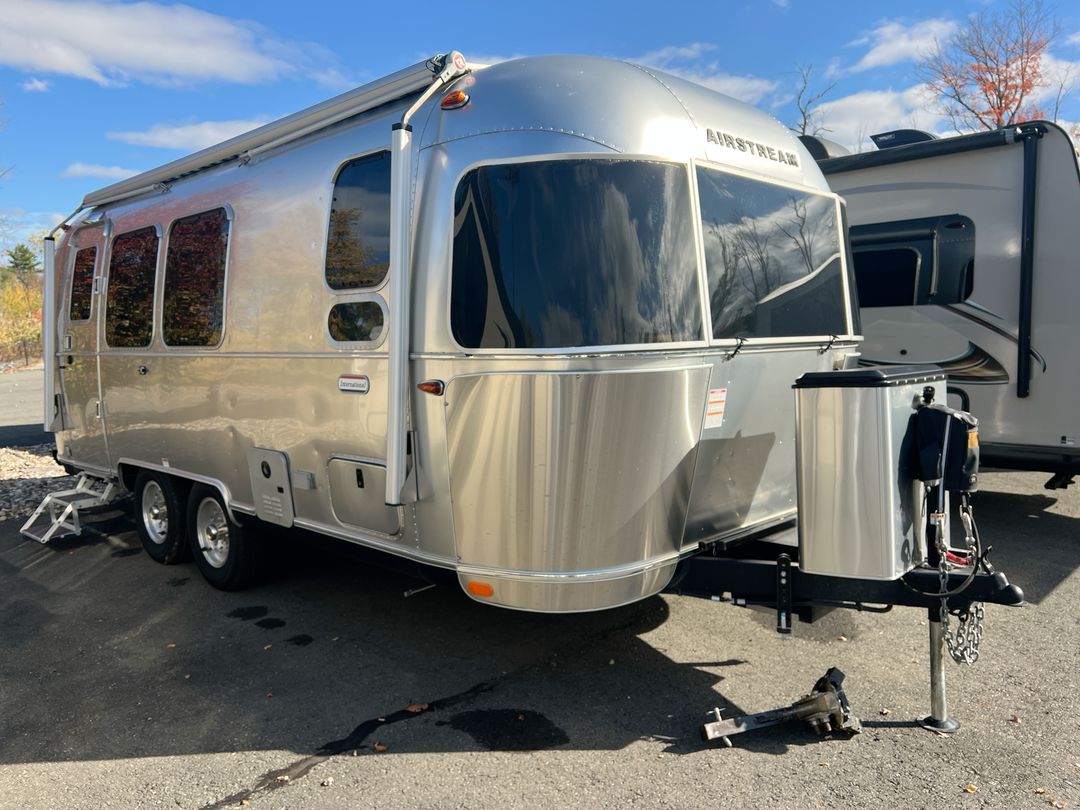 2022 Airstream 23FB Base