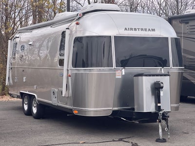 2022 Airstream 25FBQ Base