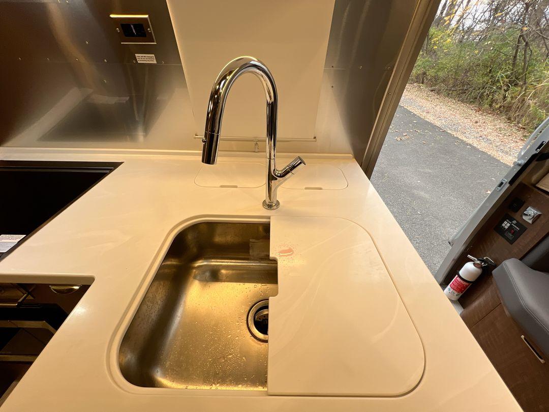 2022 Airstream 25FBQ Base