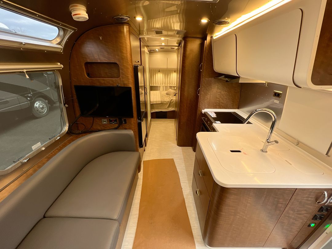 2022 Airstream 25FBQ Base