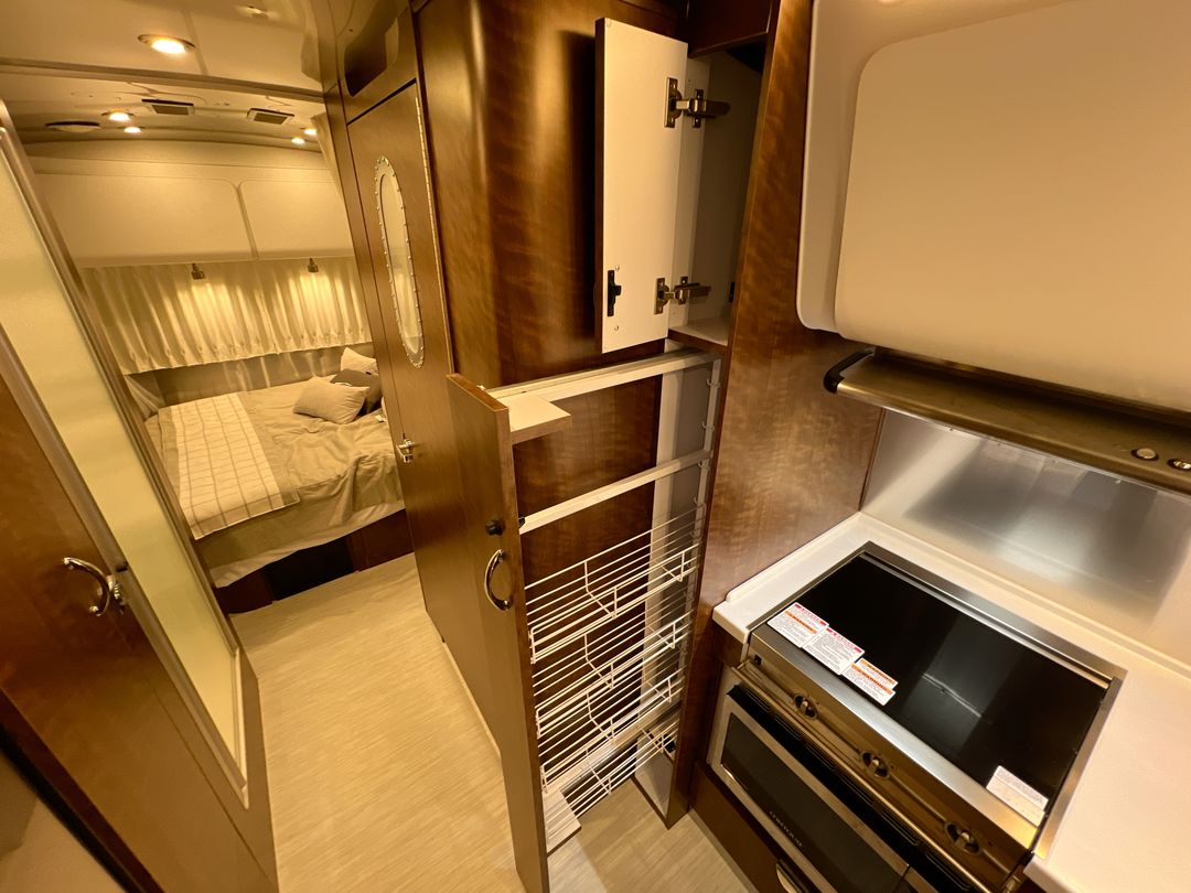 2022 Airstream 25FBQ Base