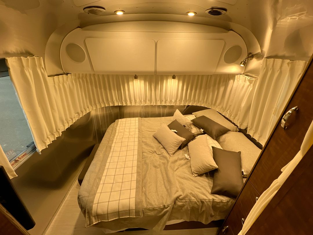 2022 Airstream 25FBQ Base