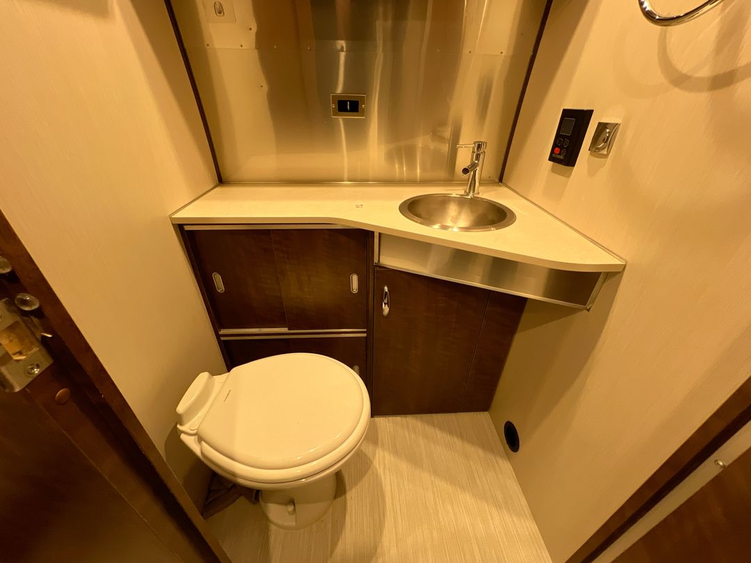 2022 Airstream 25FBQ Base