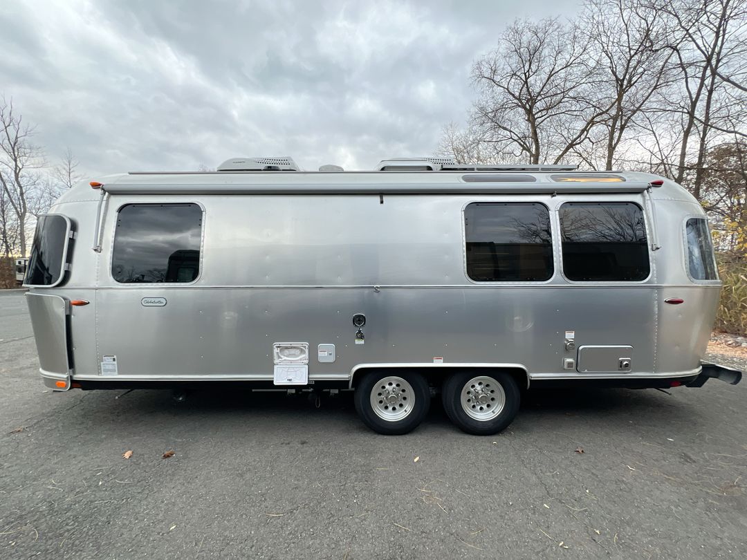 2022 Airstream 25FBQ Base