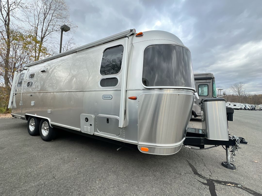 2022 Airstream 25FBQ Base