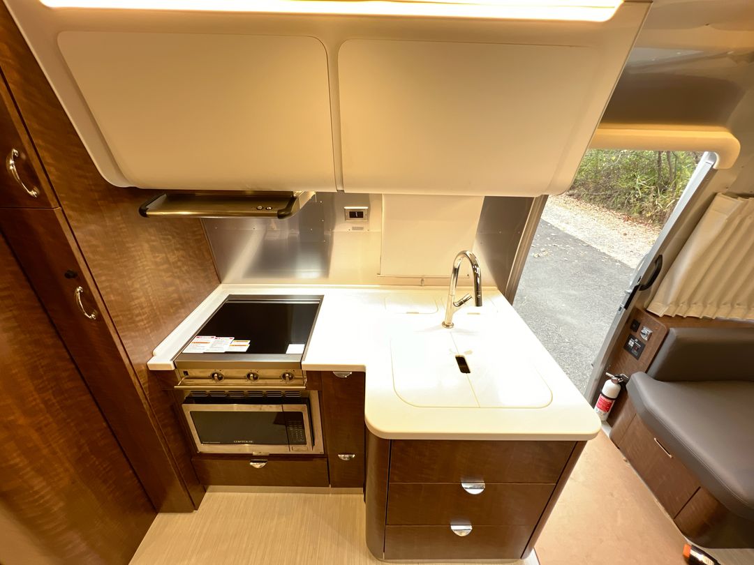 2022 Airstream 25FBQ Base