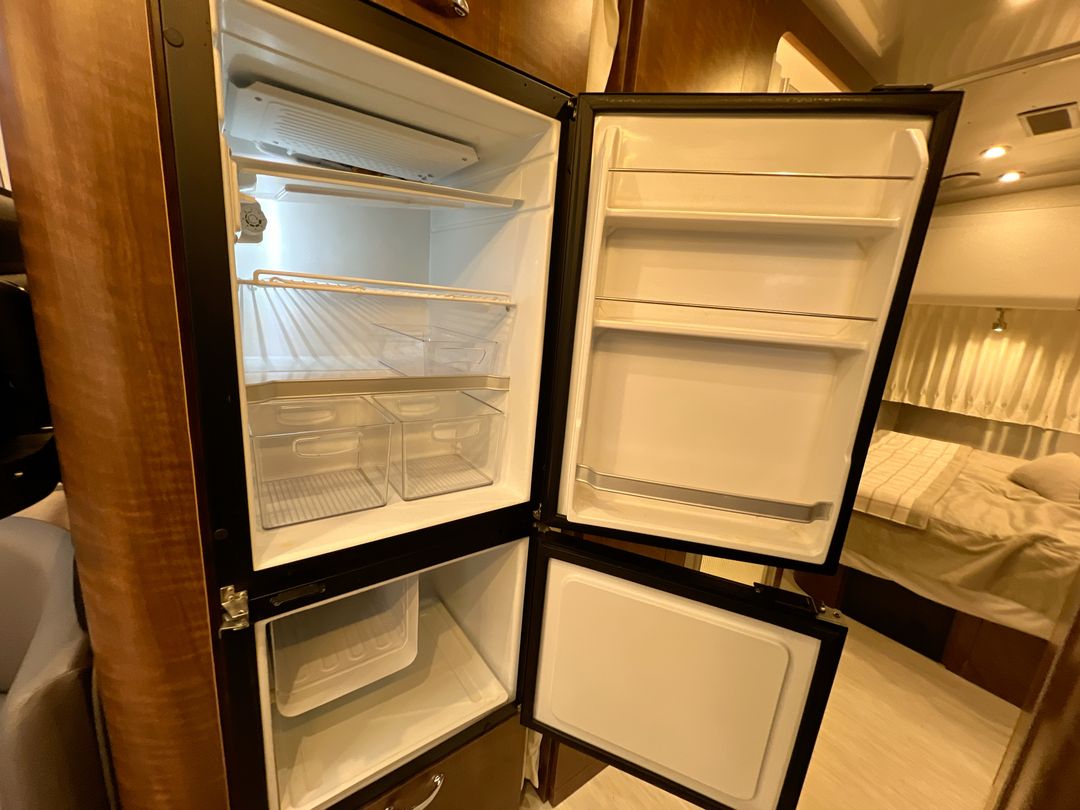 2022 Airstream 25FBQ Base