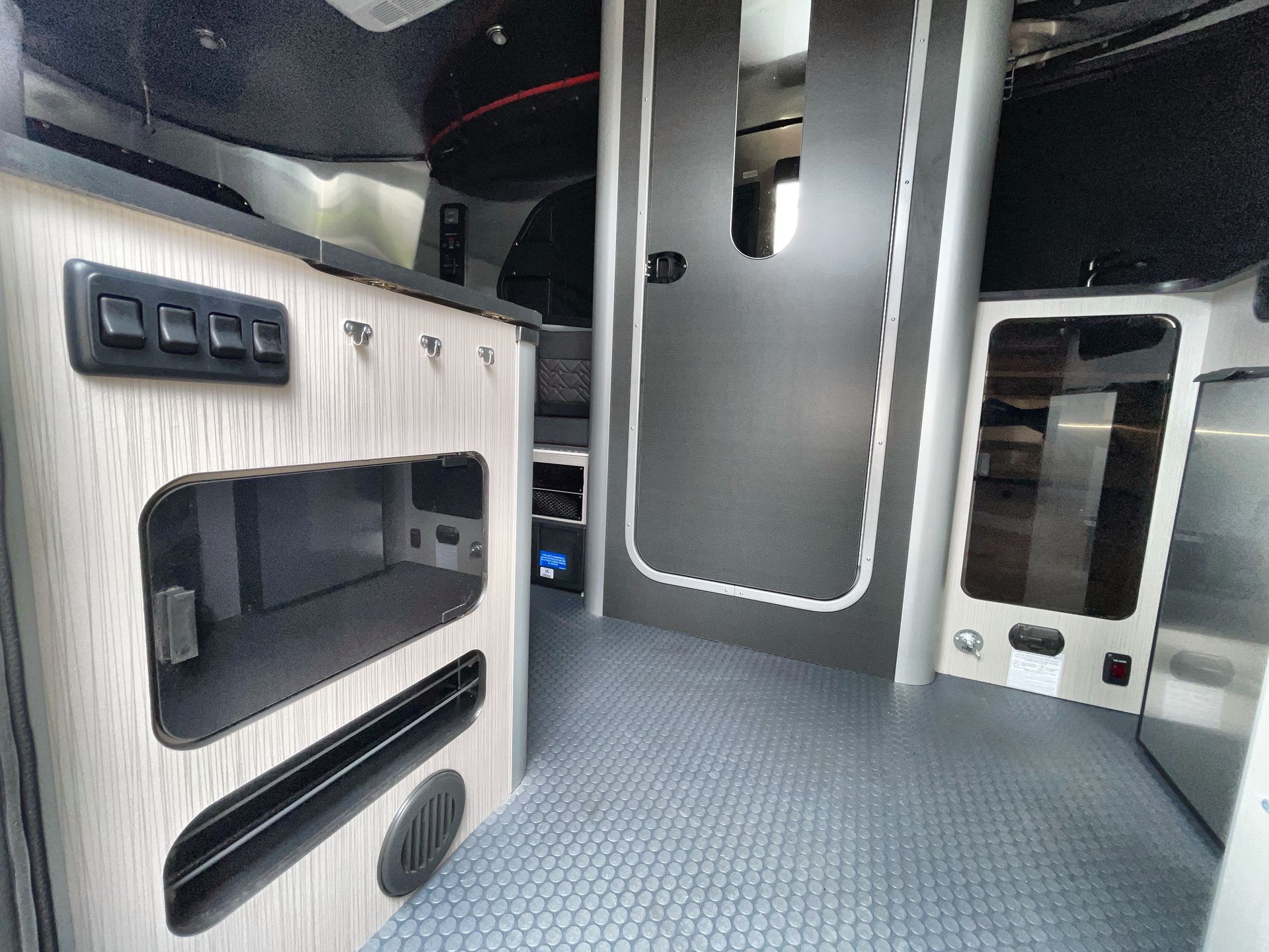 2025 Airstream 16X Base