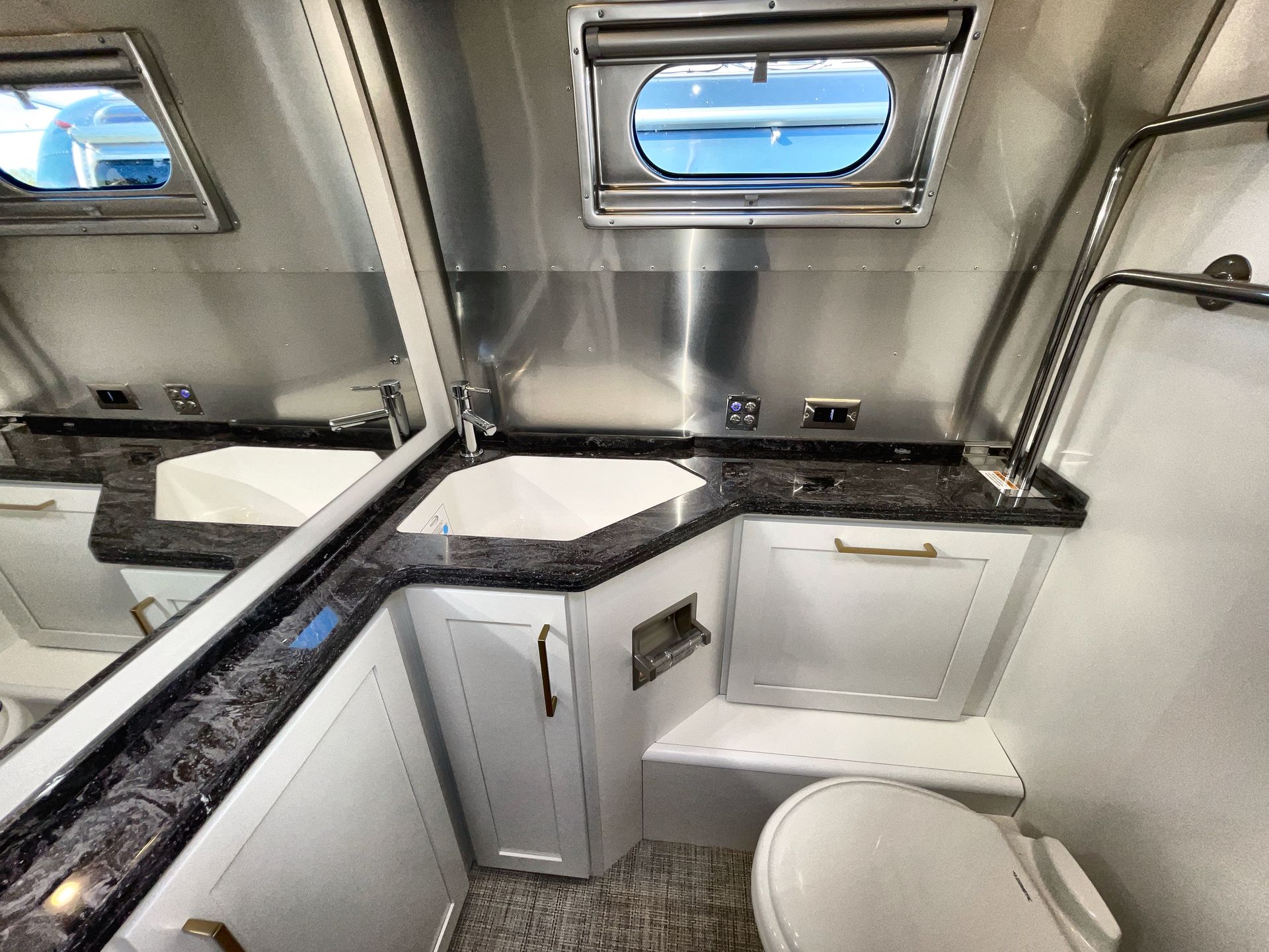 2026 Airstream 28RBT Base