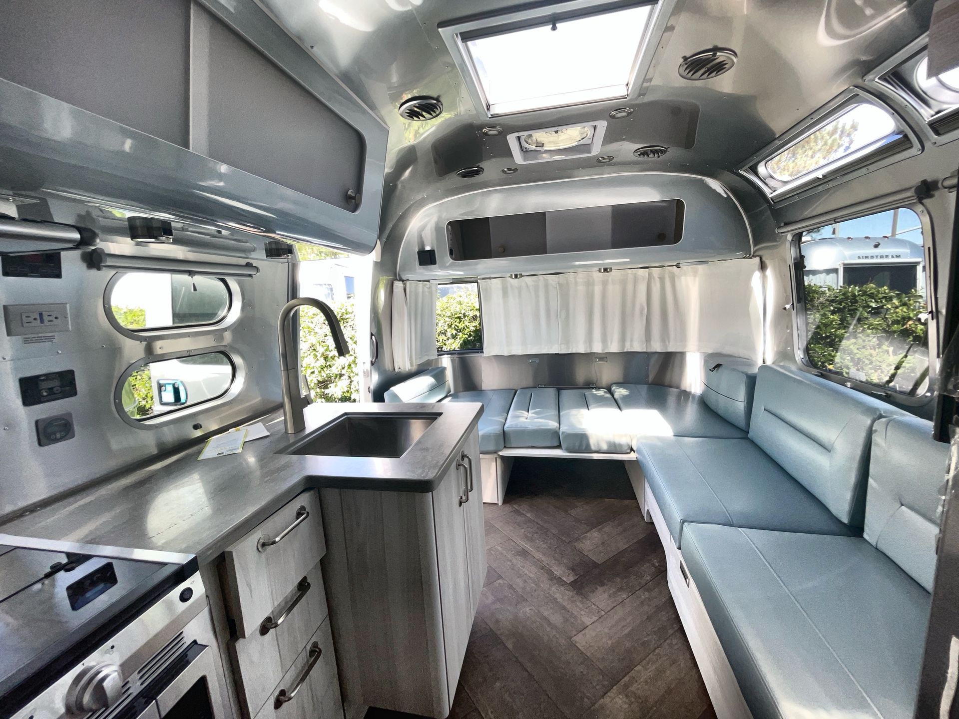 2025 Airstream 25FBT Base