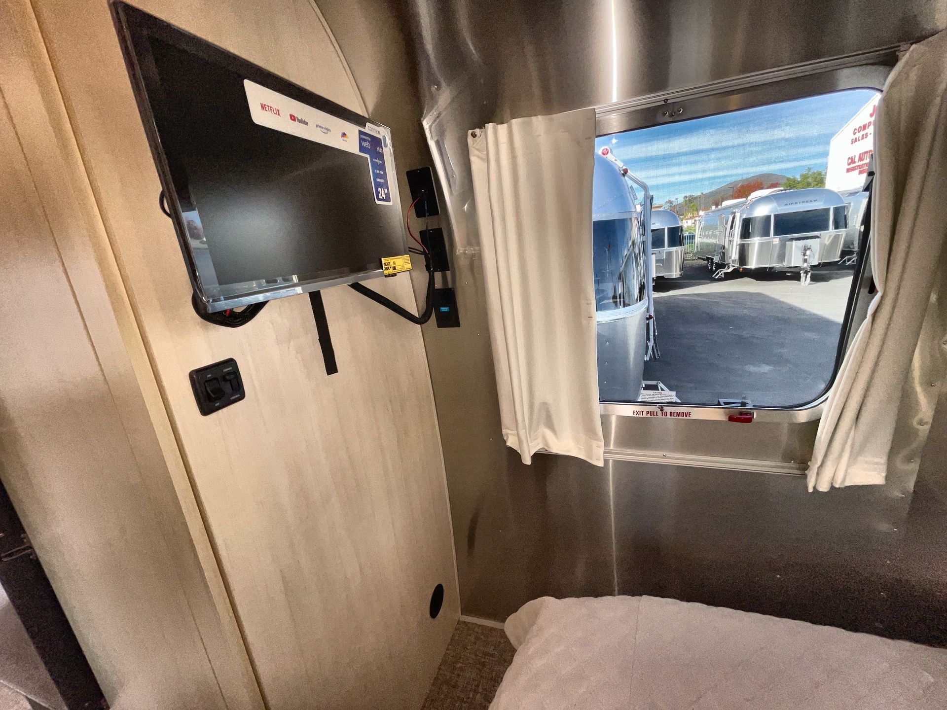 2026 Airstream 23FBQ Base