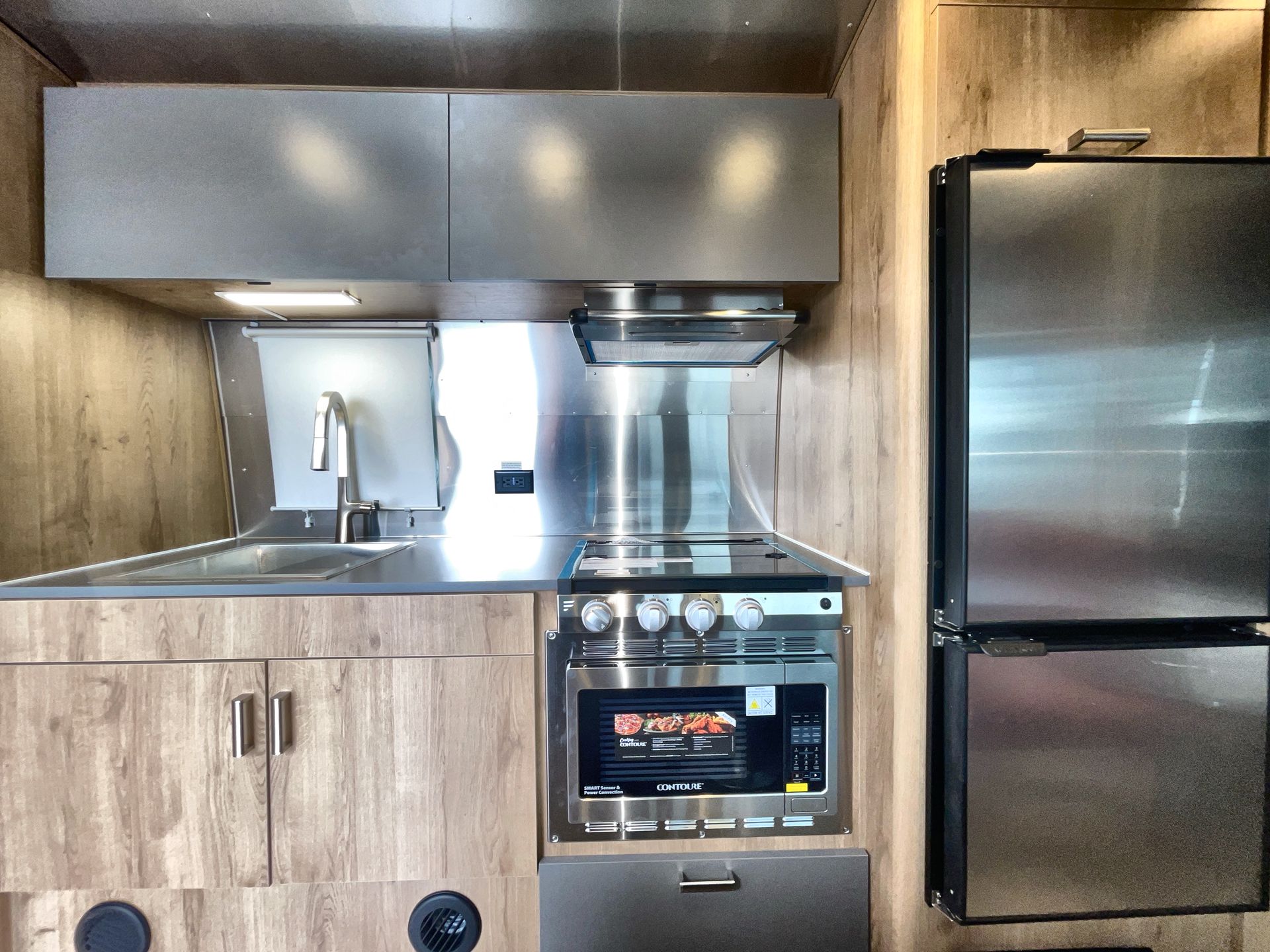 2025 Airstream 23FBT Base