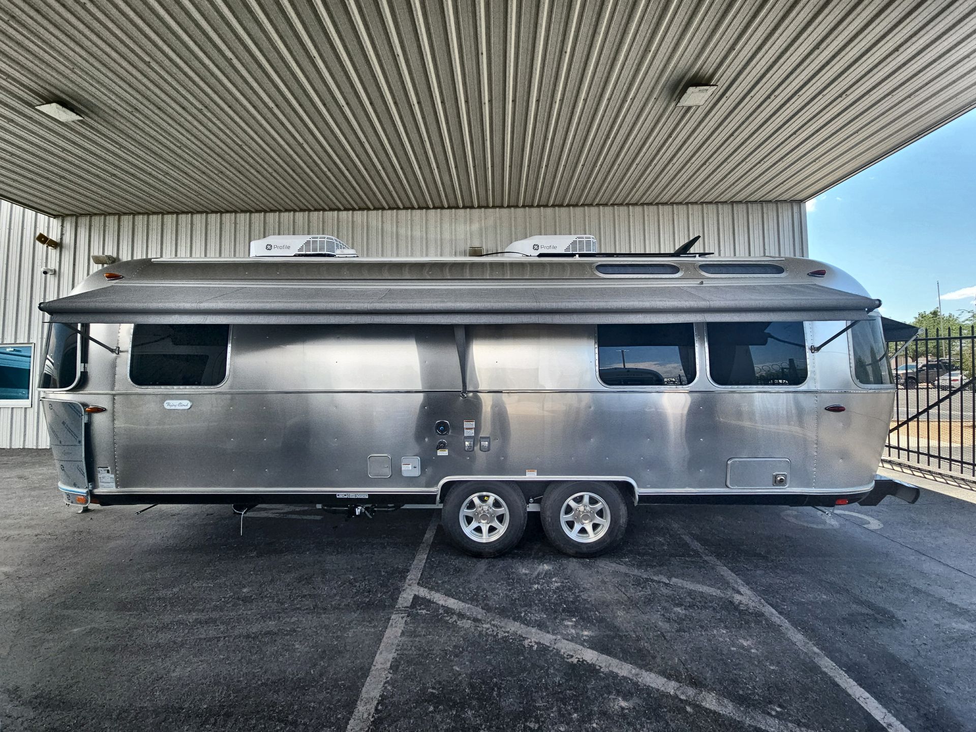 2025 Airstream 27FBQ Base