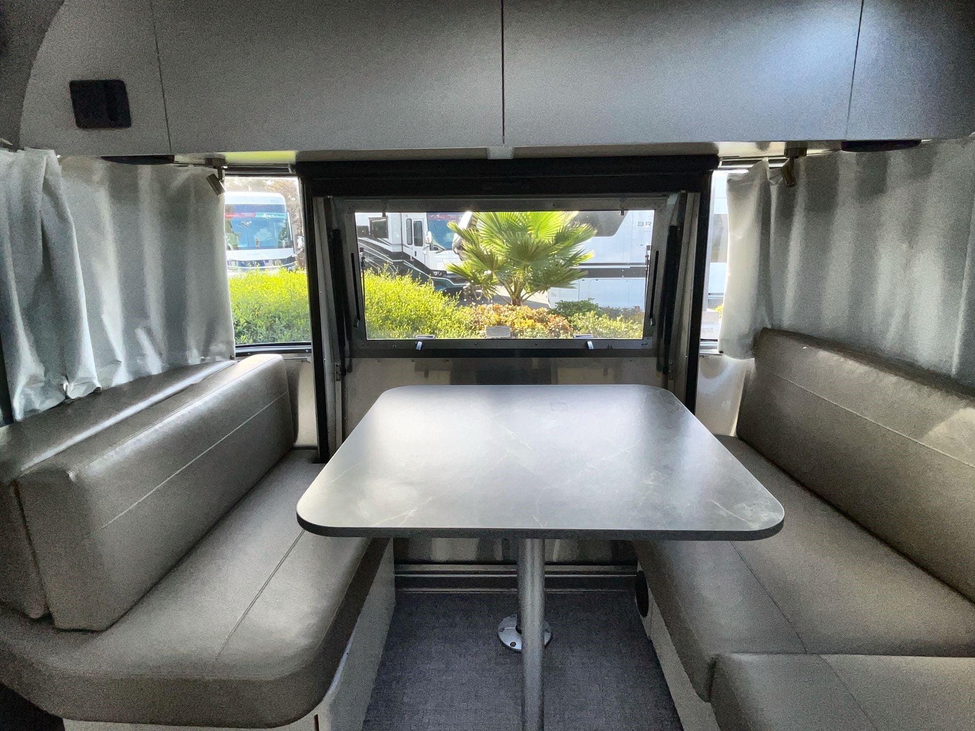 2025 Airstream 27FBT Base