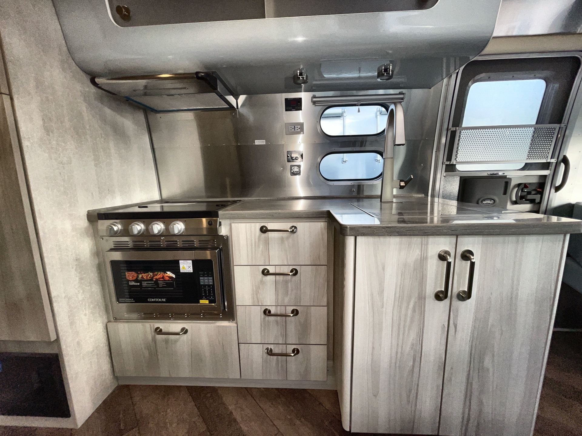 2026 Airstream 27FBQ Base