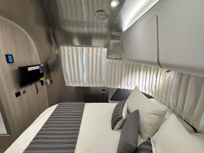 2025 Airstream 27FBQ Base