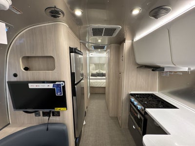 2025 Airstream 27FBQ Base