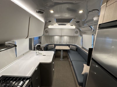 2025 Airstream 27FBQ Base