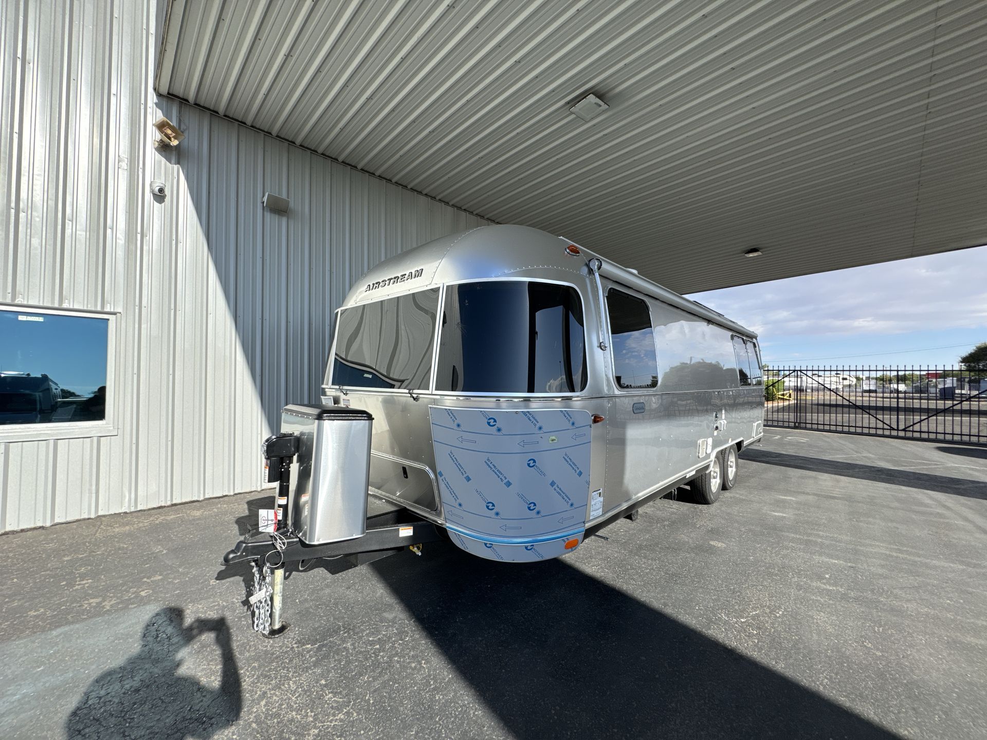 2025 Airstream 27FBQ Base