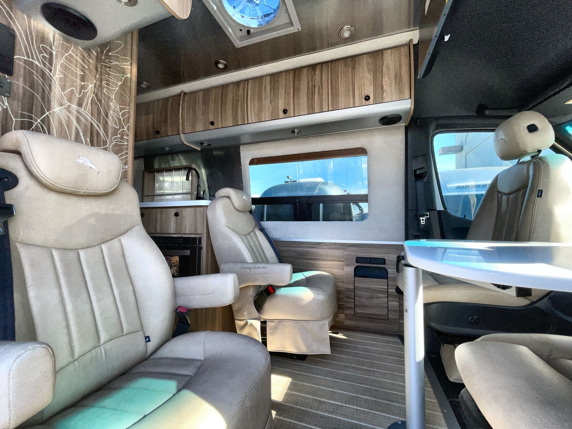 2025 Airstream 24 GL Base