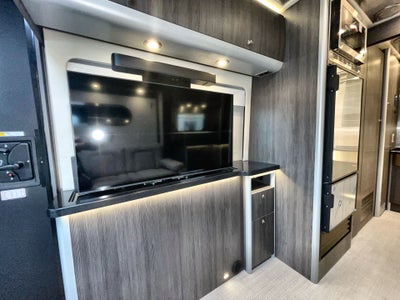 2026 Airstream Murphy Suite Base