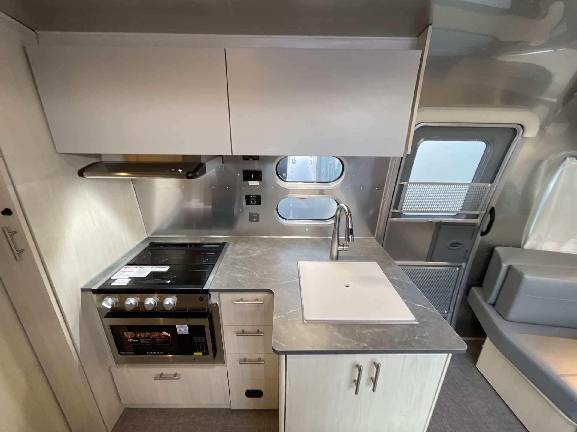 2026 Airstream 25FBT Base
