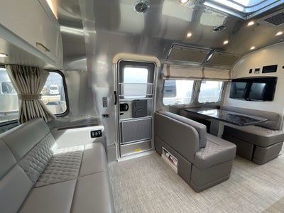 2026 Airstream 28RBT Base