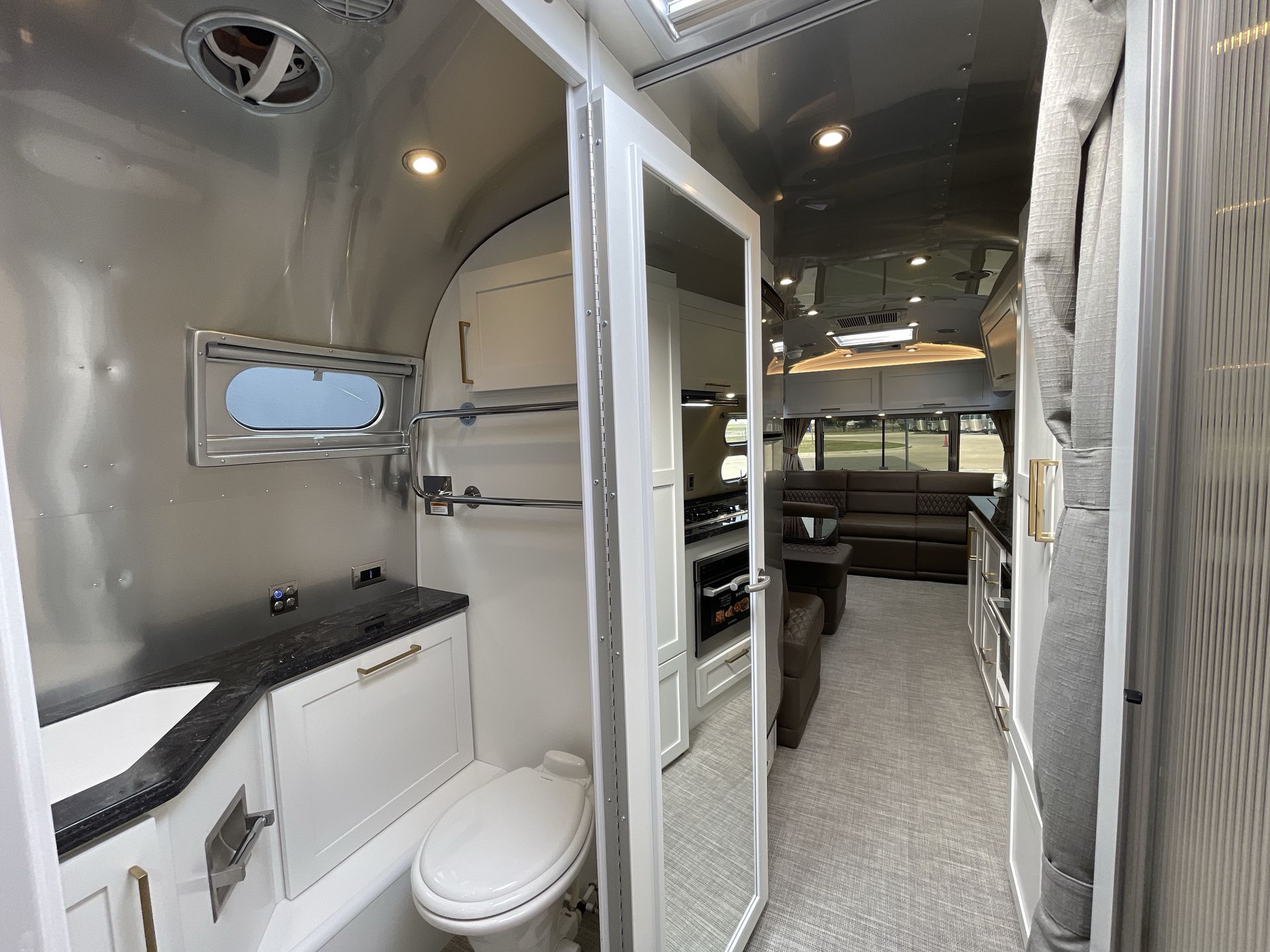 2026 Airstream 30RBT Base