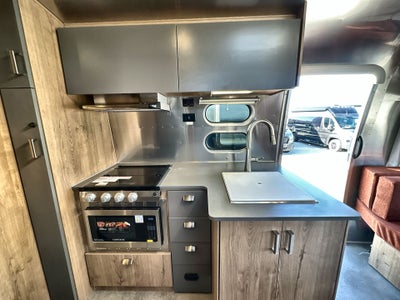 2026 Airstream 25FBQ Base