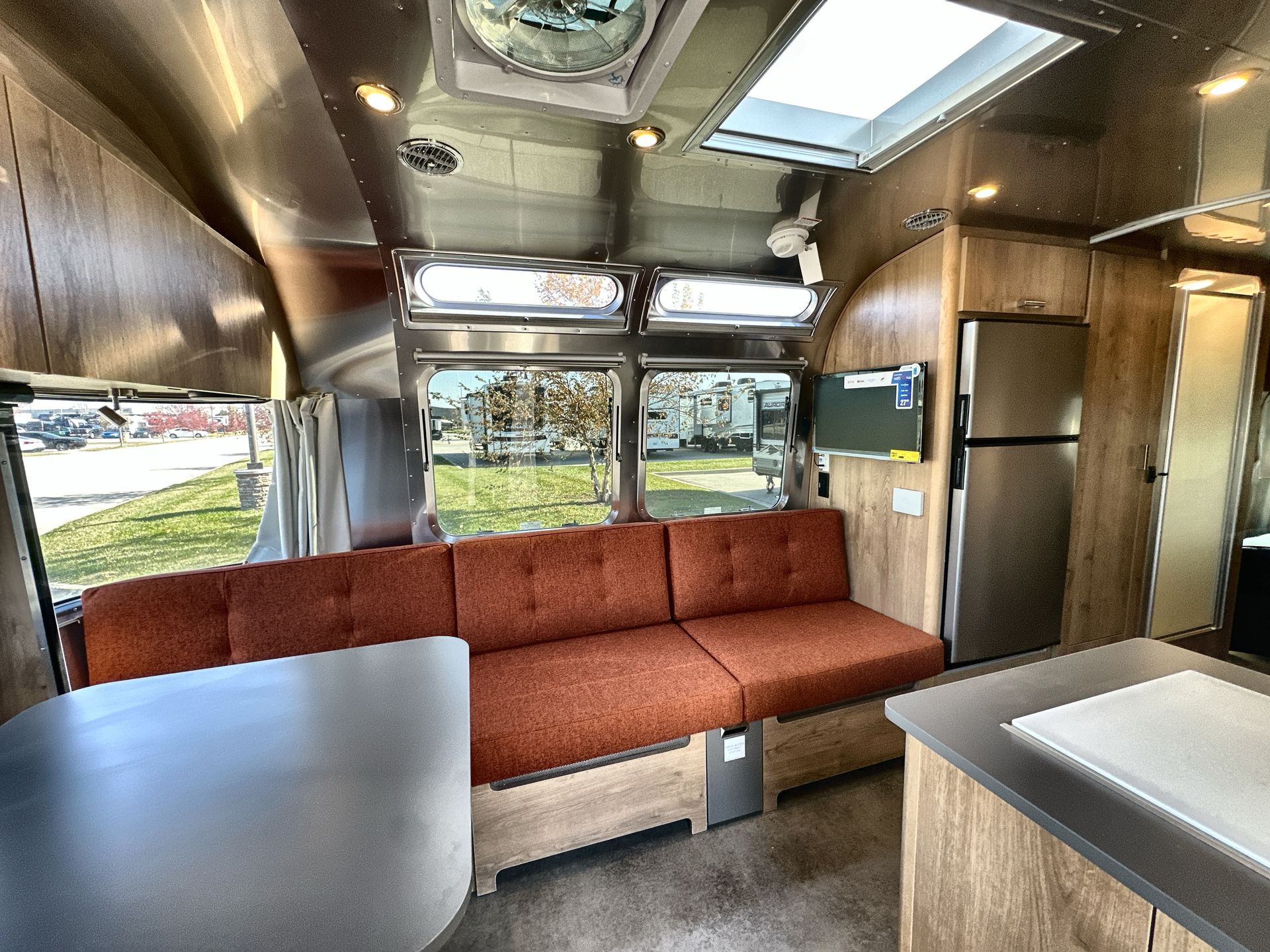 2026 Airstream 25FBQ Base