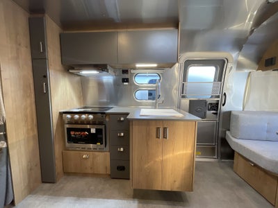 2026 Airstream 25FBT Base
