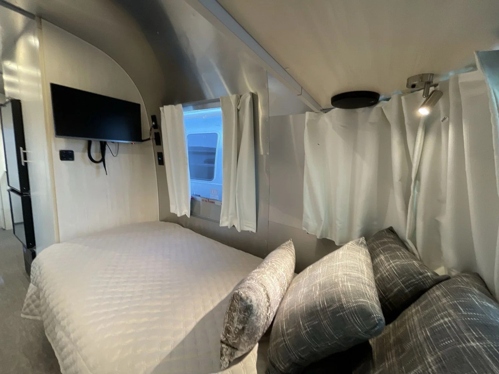 2026 Airstream 23FBT Base