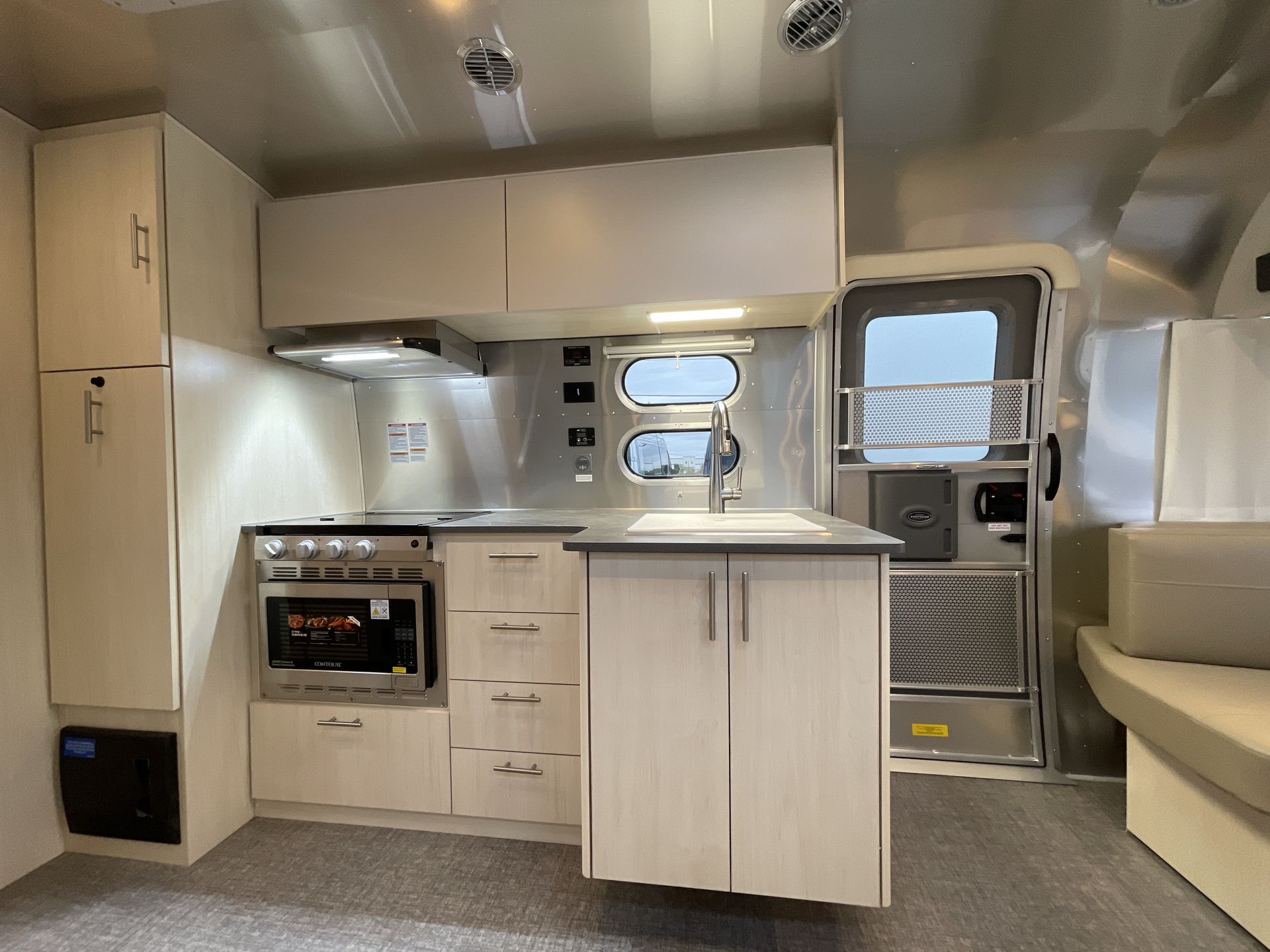 2026 Airstream 27FBQ Base