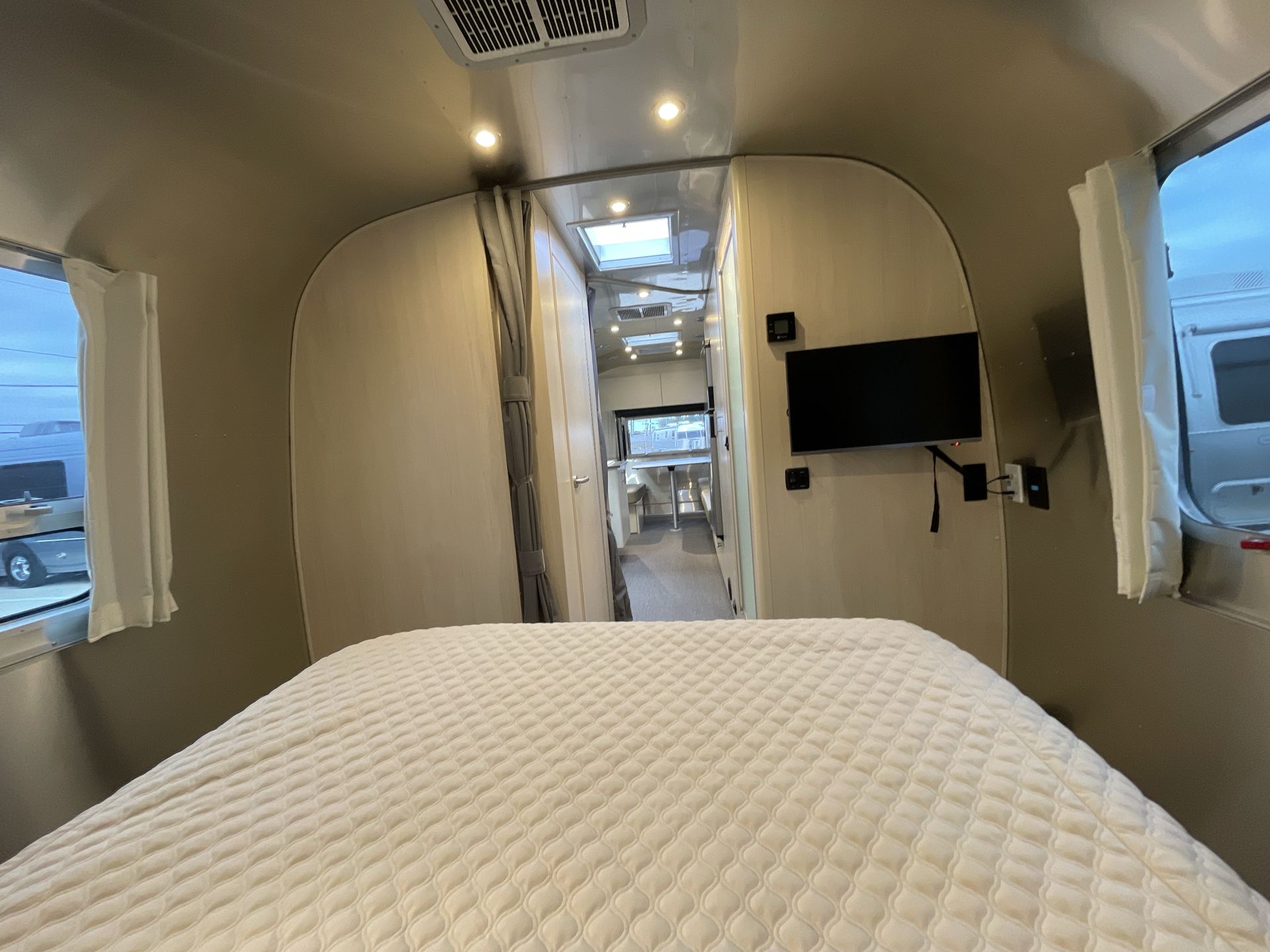 2026 Airstream 27FBQ Base