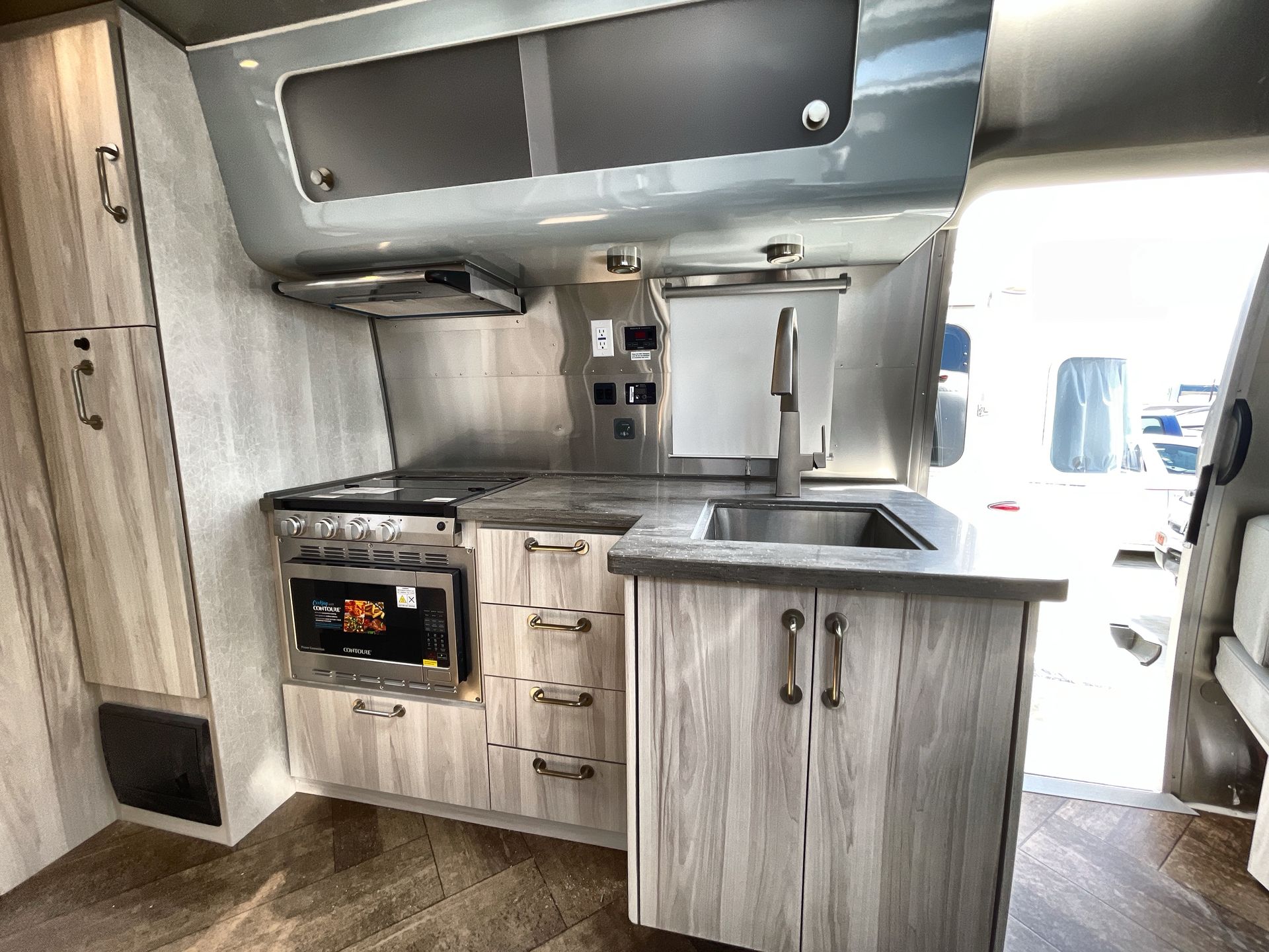 2026 Airstream 27FBT Base
