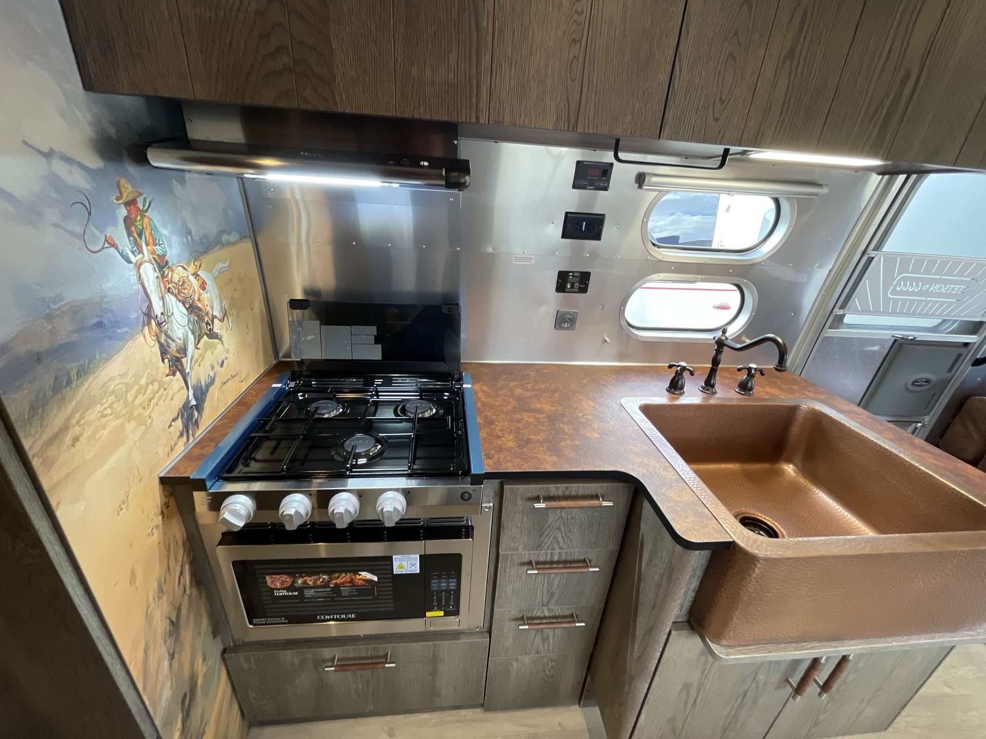 2026 Airstream 27FBT Base